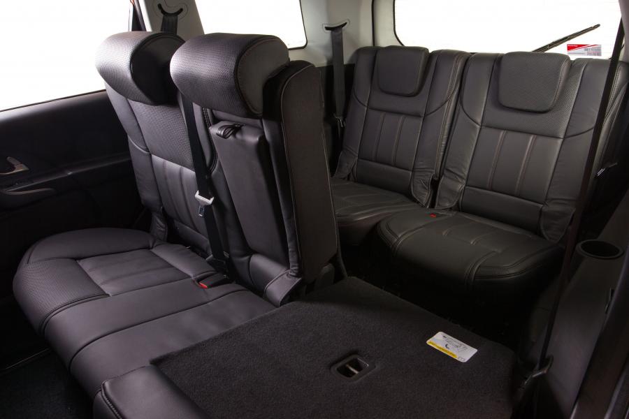Интерьер Mahindra XUV500 2015 года  (фото 3 из 30)
